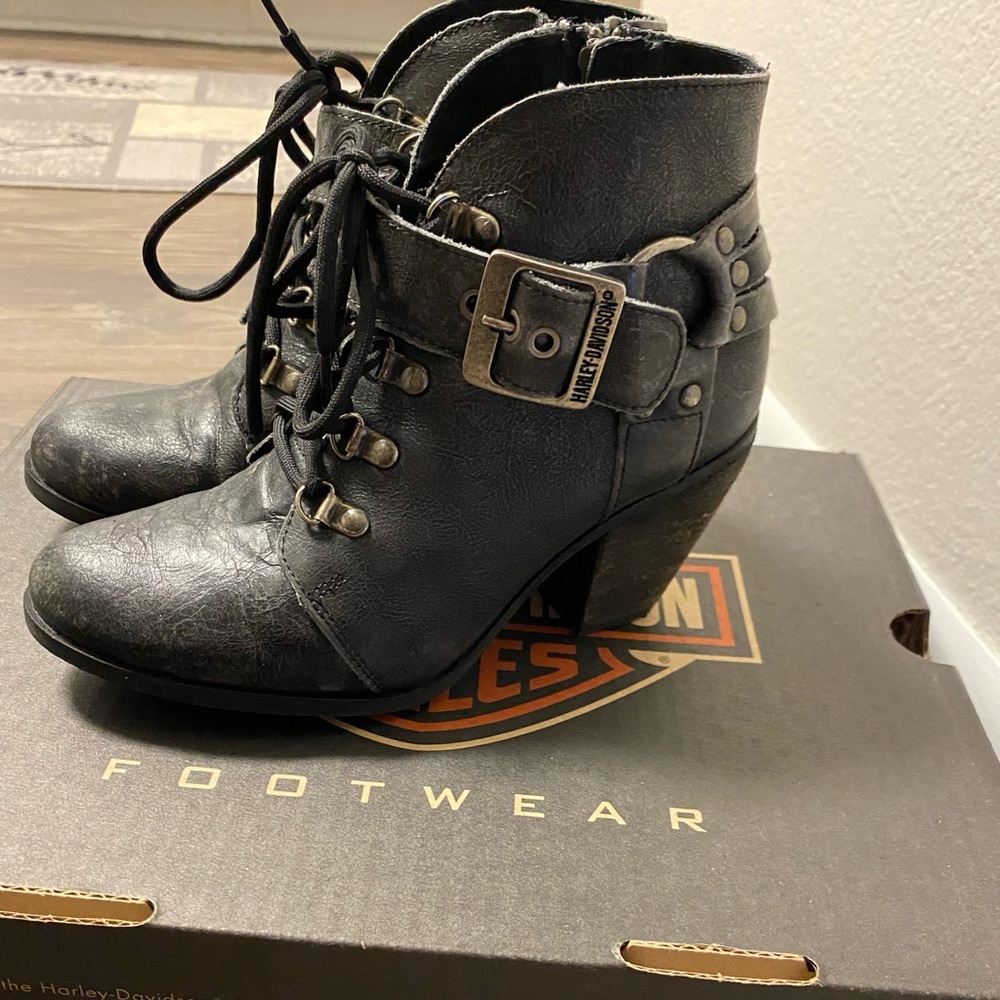 Brand new, never warn Harley Davidson distressed black/gray leather boots size 7